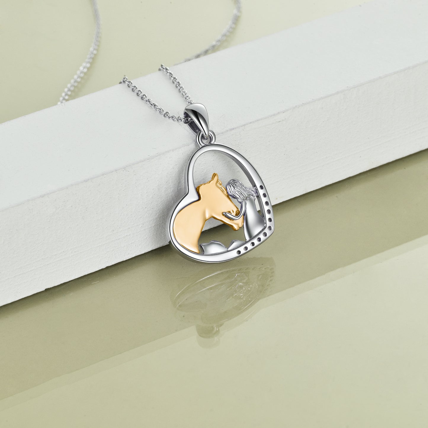Collar con colgante de corazón de caballo de plata de ley para mujeres y niñas
