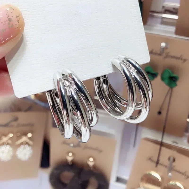 Pendientes de aro coreanos de Color dorado para mujer, aretes de Metal elegantes