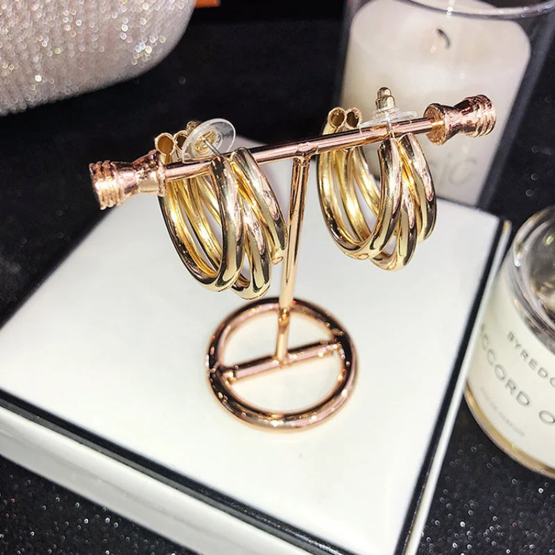 Pendientes de aro coreanos de Color dorado para mujer, aretes de Metal elegantes