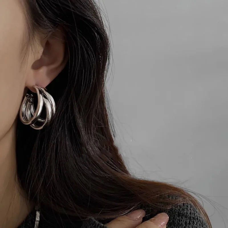 Pendientes de aro coreanos de Color dorado para mujer, aretes de Metal elegantes