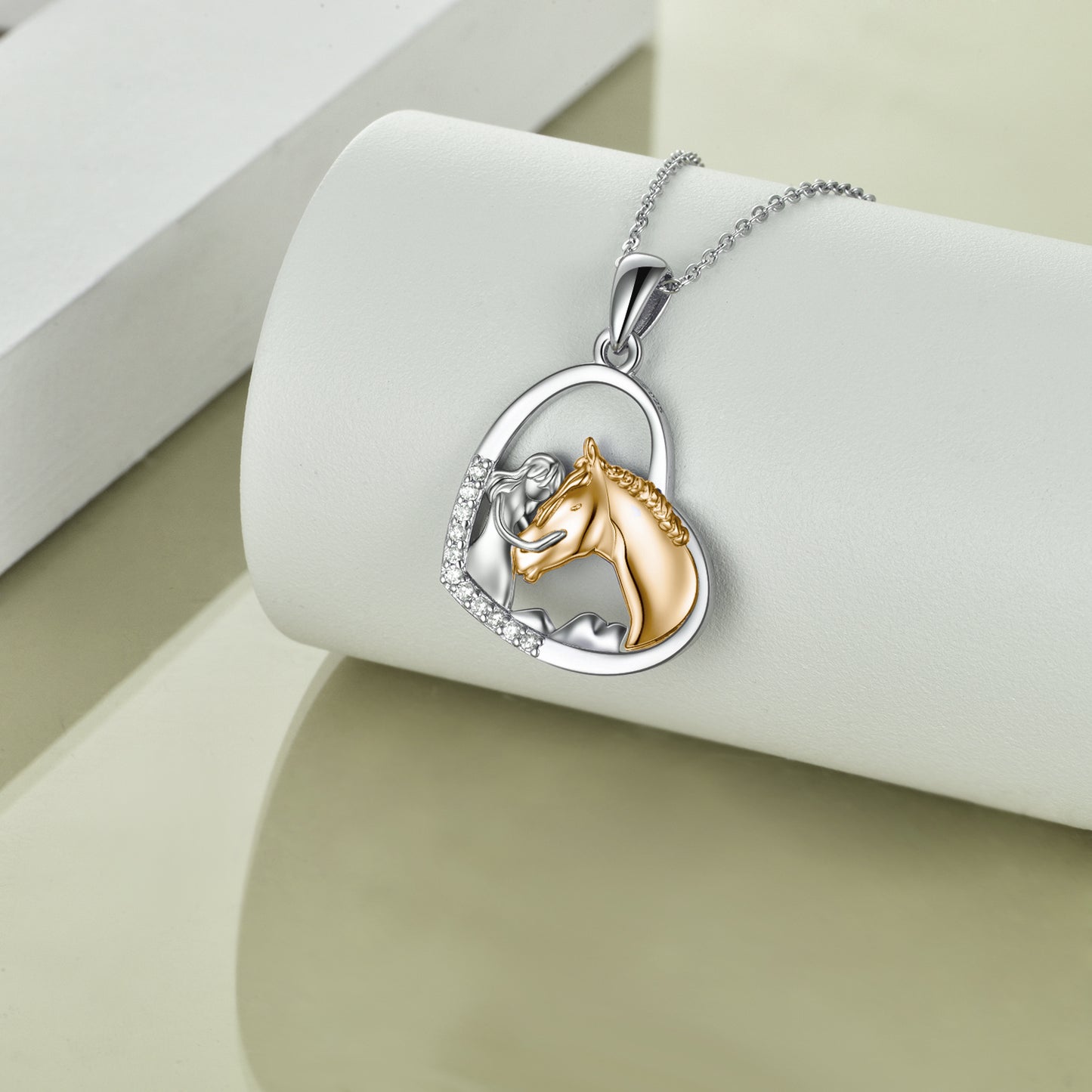 Collar con colgante de corazón de caballo de plata de ley para mujeres y niñas