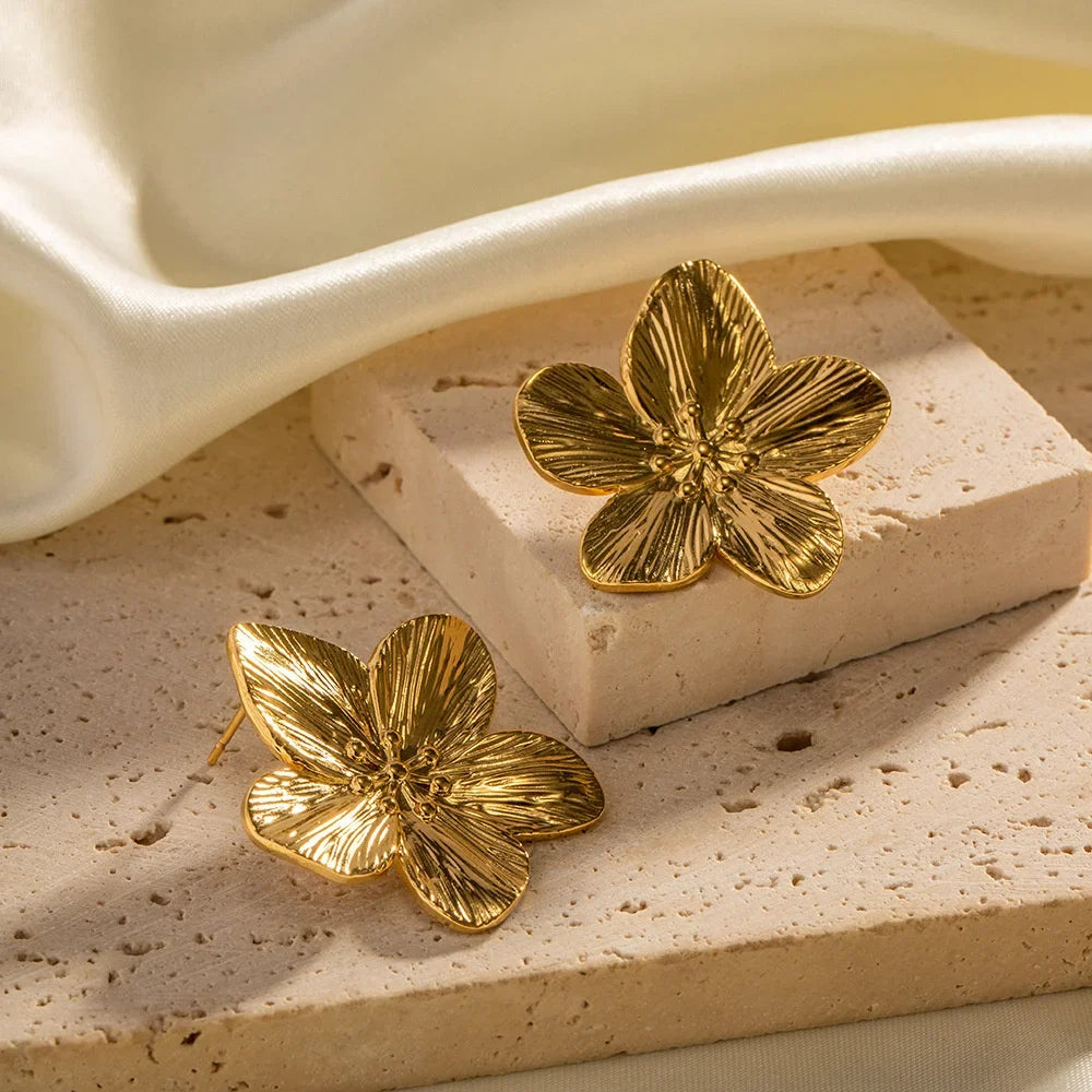 Pendientes de tuerca de flor de Color dorado Vintage francés, pendientes de aleación de moda para mujer, joyería de fiesta de lujo de moda