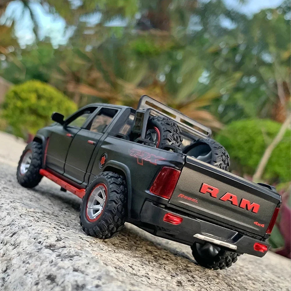 Camioneta RAM TRX a escala 1/32, coches de juguete de aleación fundido a presi?