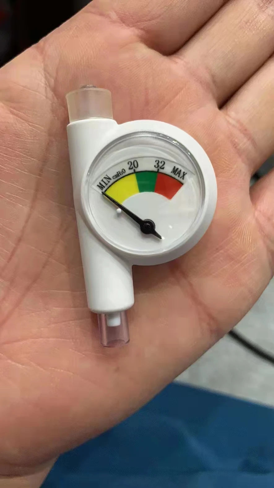 Endotracheal intubation balloon pressure gauge detection device 