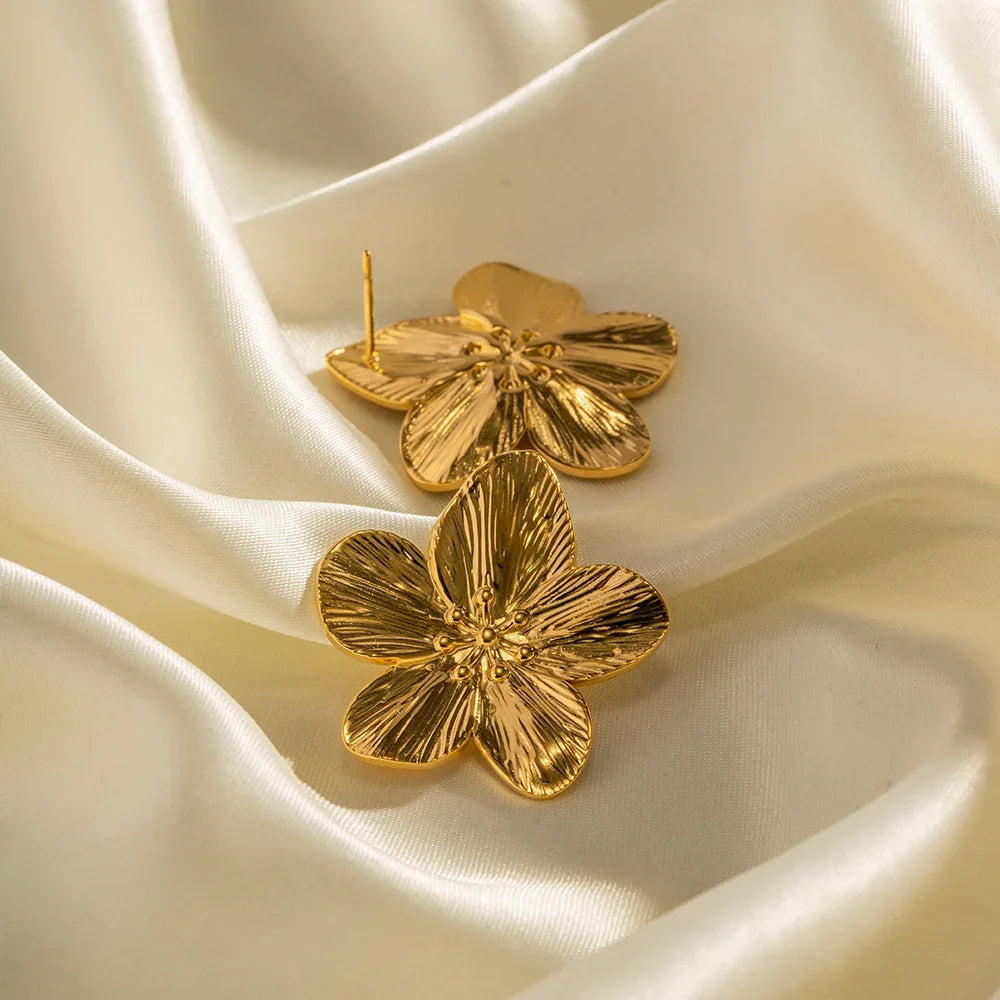 Pendientes de tuerca de flor de Color dorado Vintage francés, pendientes de aleación de moda para mujer, joyería de fiesta de lujo de moda