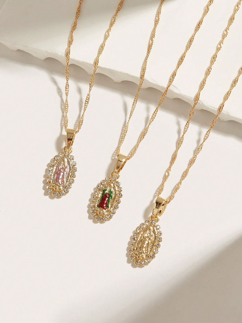 1 collar con colgante dela Virgen María para mujer, sencillo