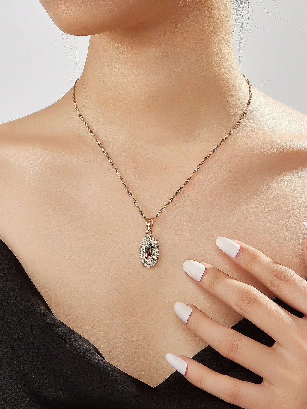 1 collar con colgante dela Virgen María para mujer, sencillo